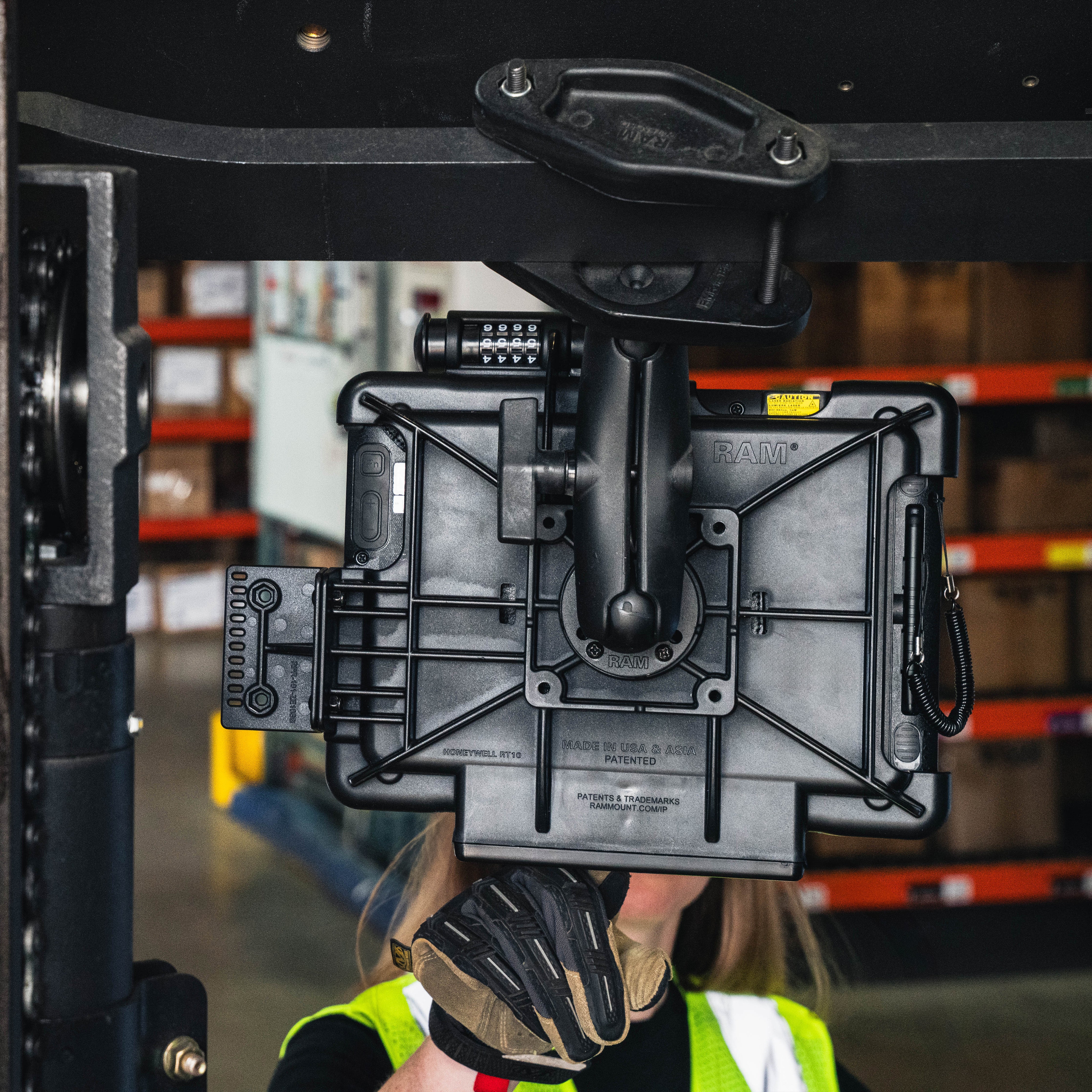 RAM® 4" Square Post Clamp Mount with Round AMPS Plate - C Size - Image 2