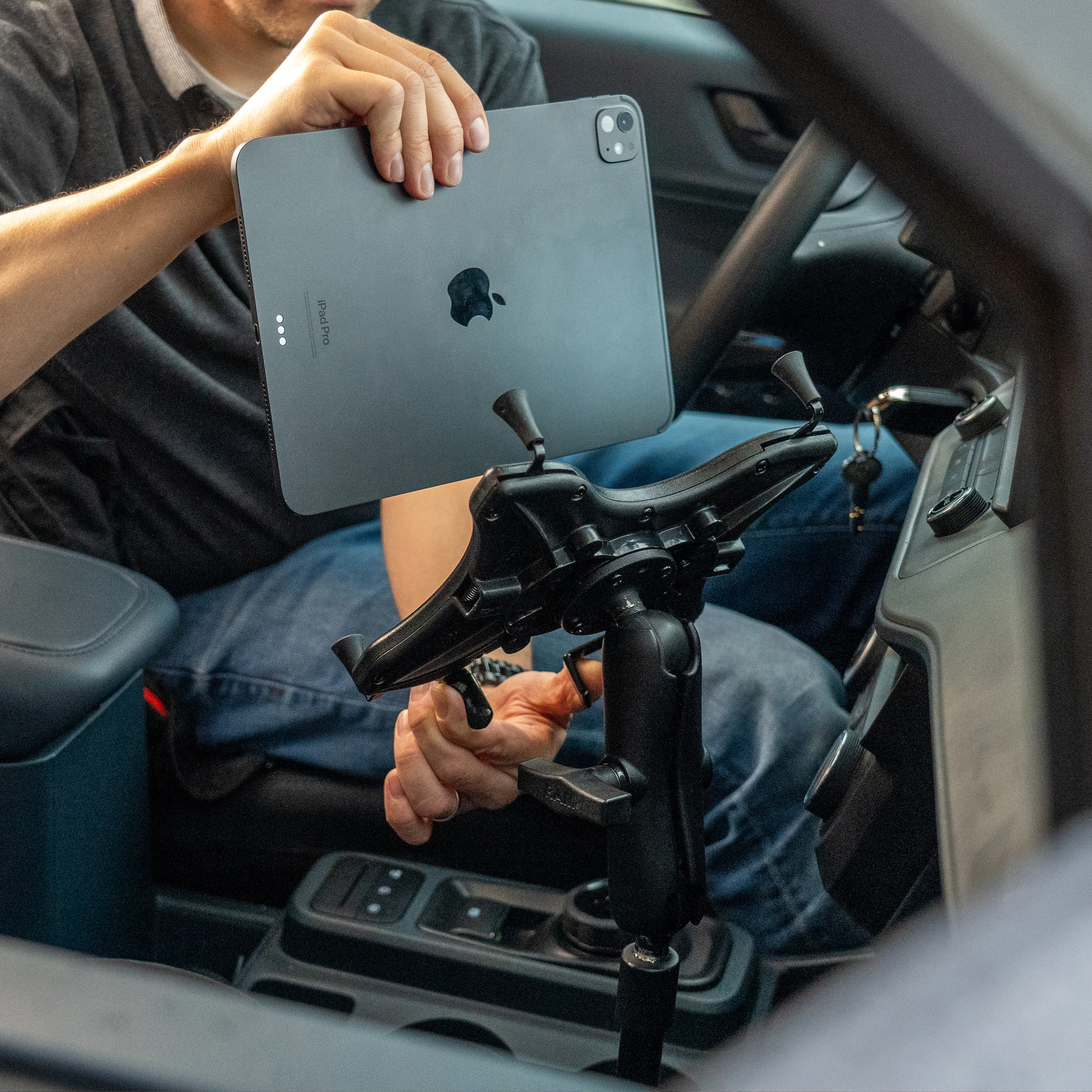 RAM® Pod HD™ 30" Vehicle Mount with Double Socket Arm - Image 4