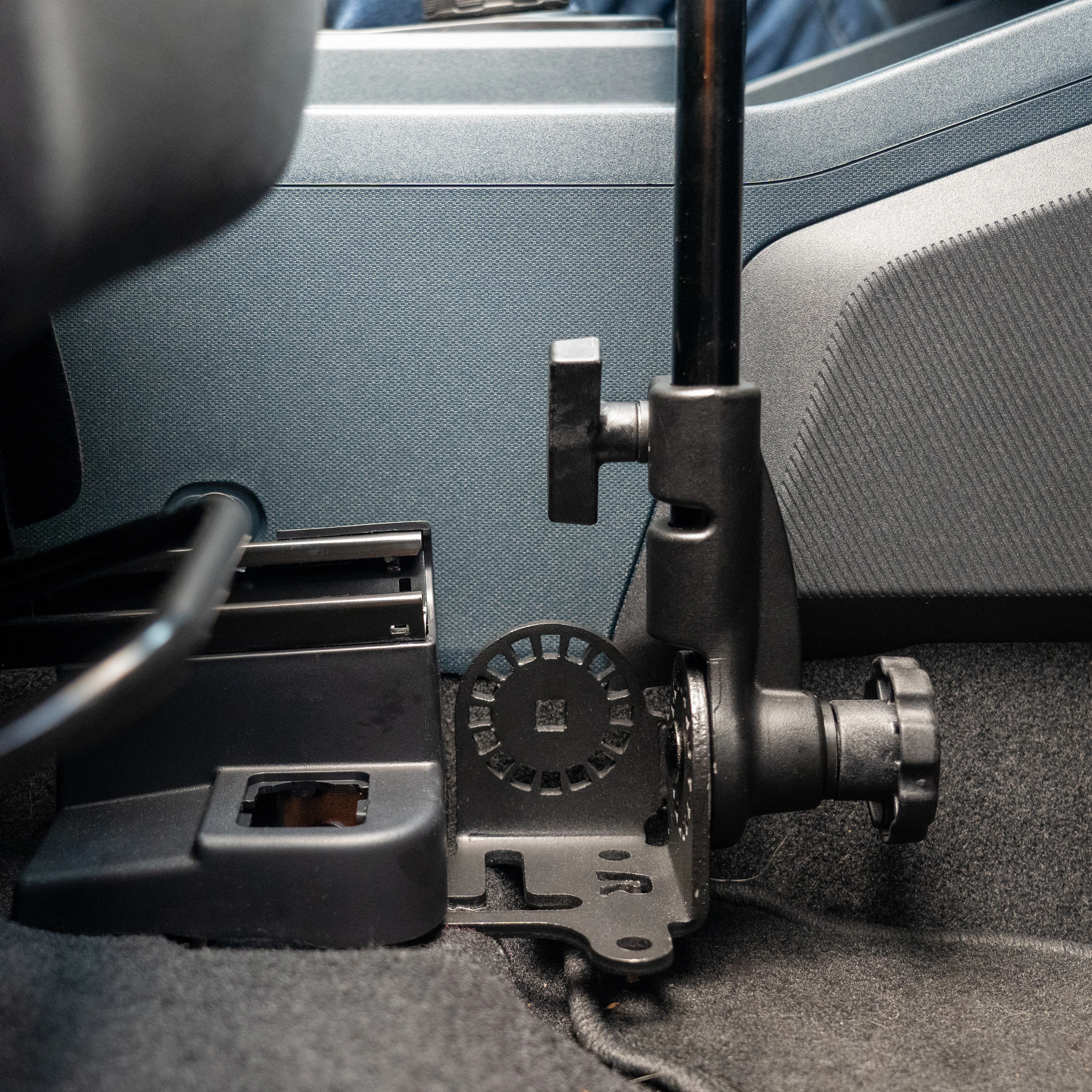 RAM® Pod HD™ 30" Vehicle Mount for 9"-10.5" Tablets with Cases - Image 6