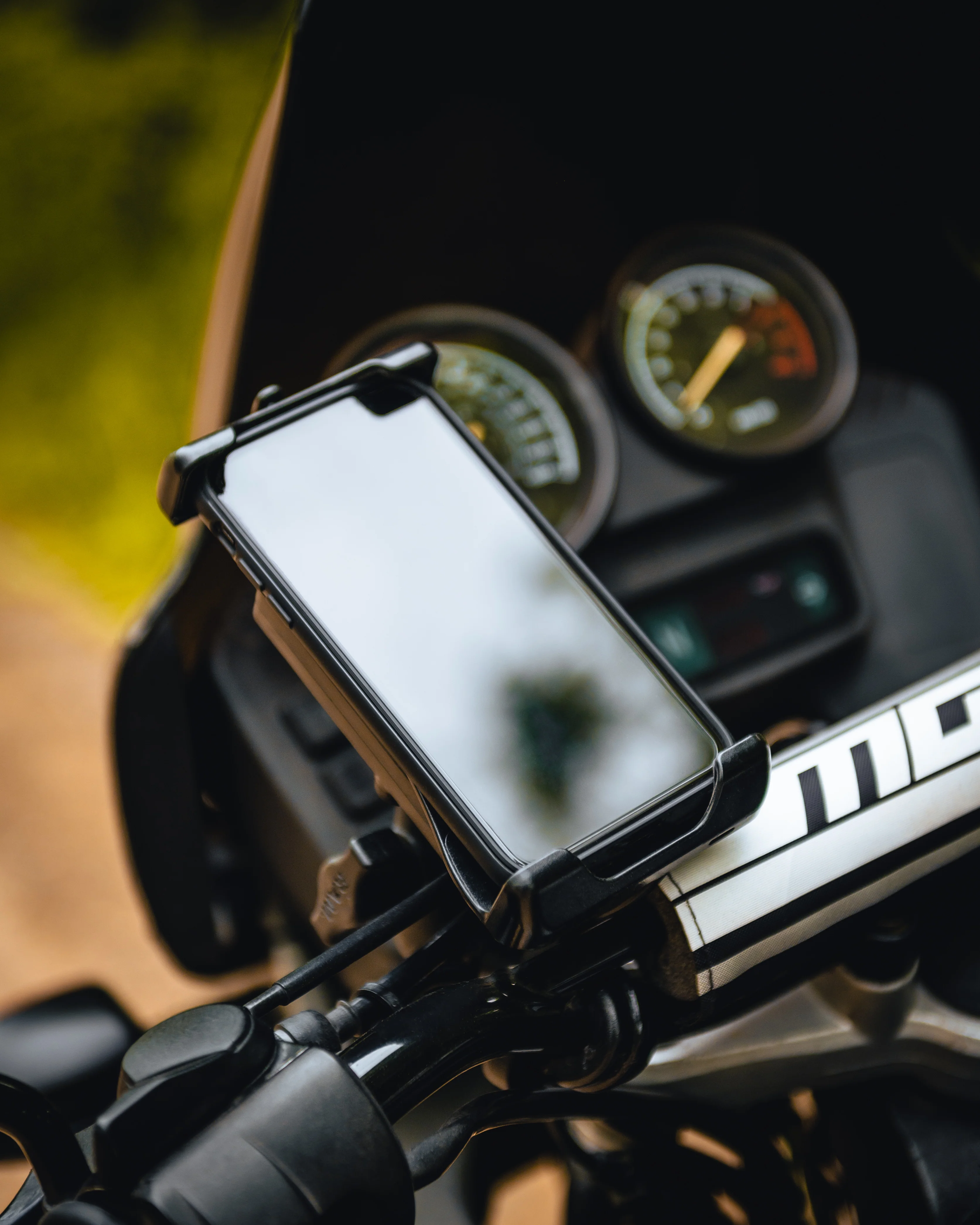 RAM® Quick-Grip™ 15W Waterproof Wireless Charging Handlebar Mount - Image 5