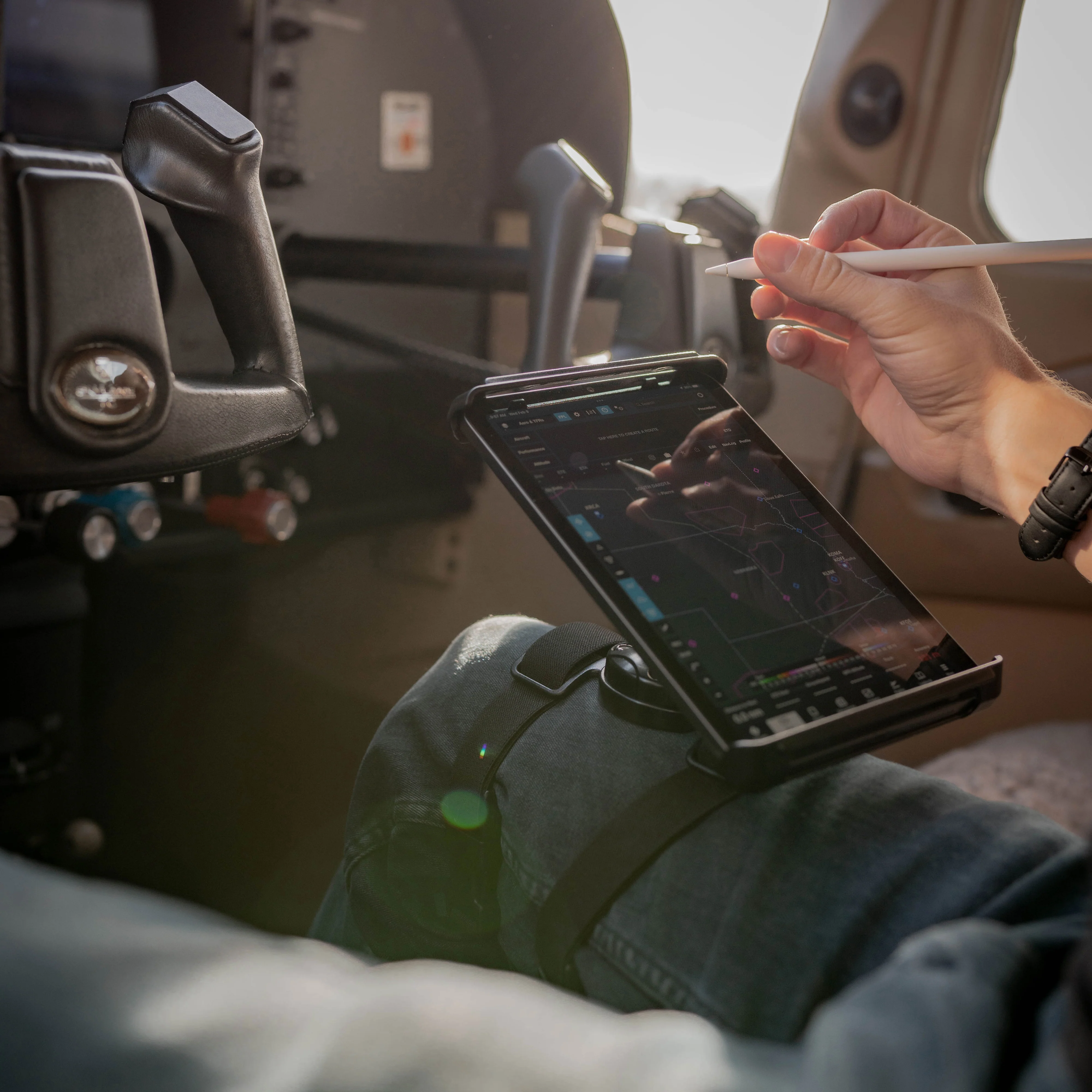 RAM® Tab-Tite™ with Kneeboard Mount for iPad mini Series + More - Image 7