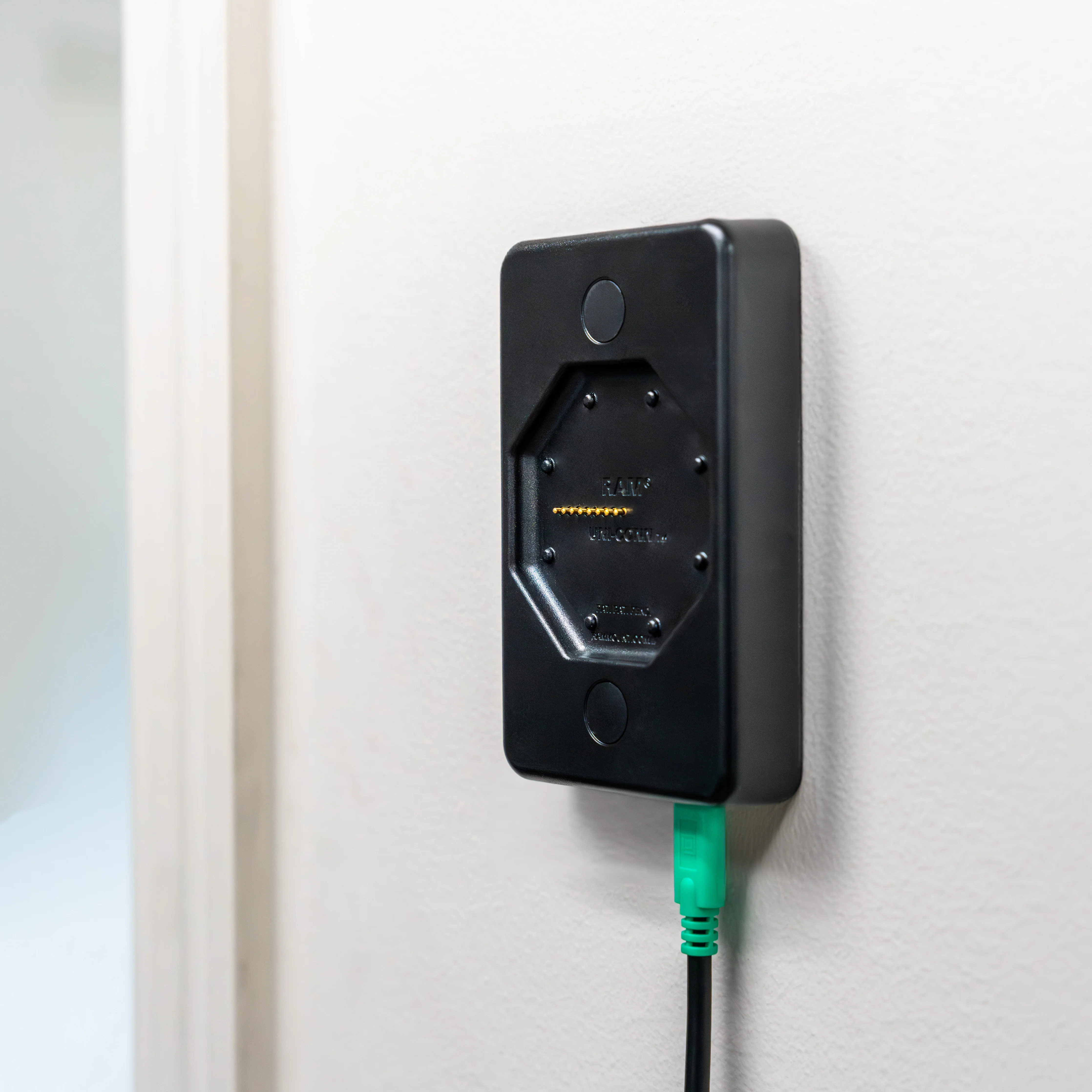 GDS® Uni-Conn™ Powered Wall Dock with USB-C - Image 5
