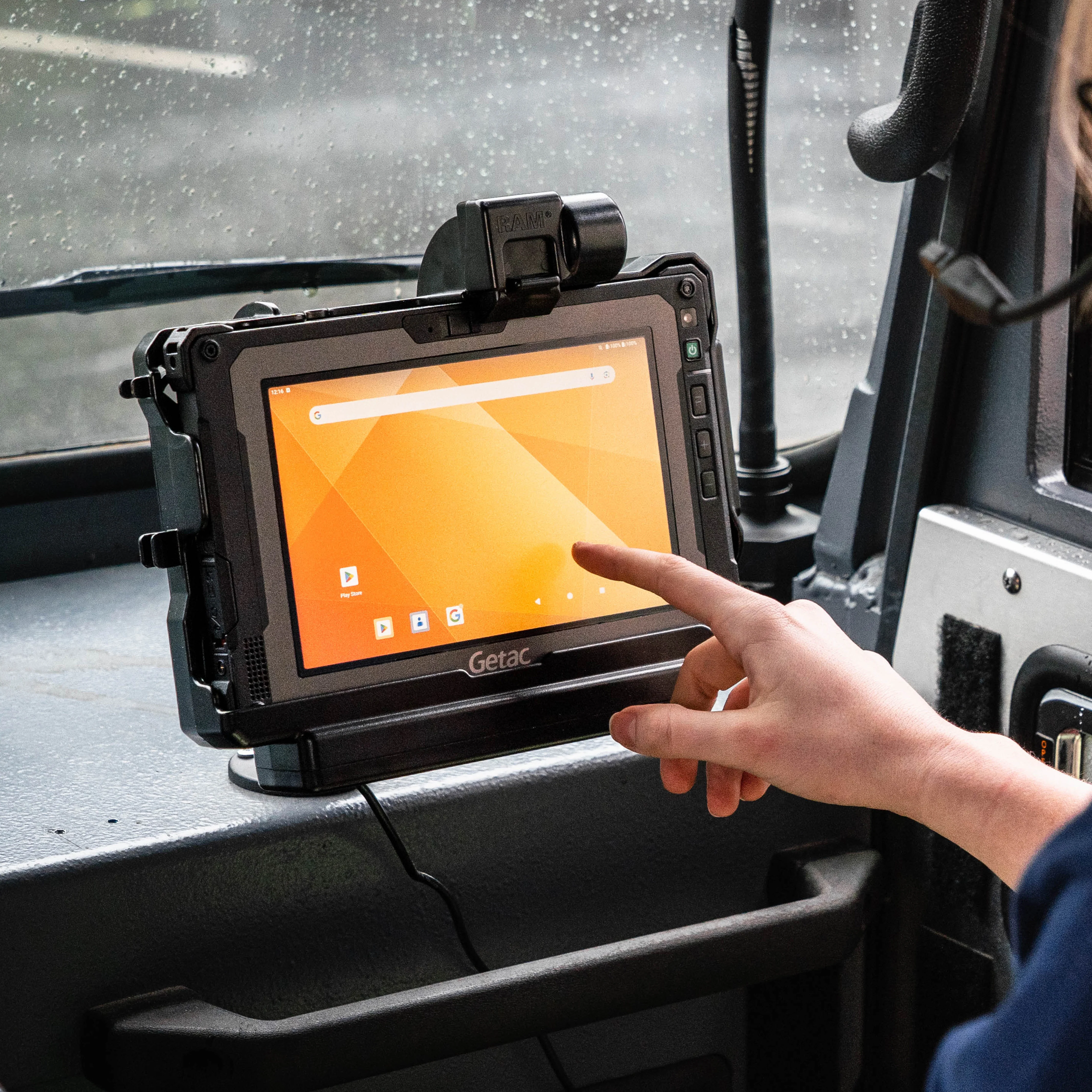 RAM® Form-Fit Locking Powered Dock for Getac ZX80 - Image 8