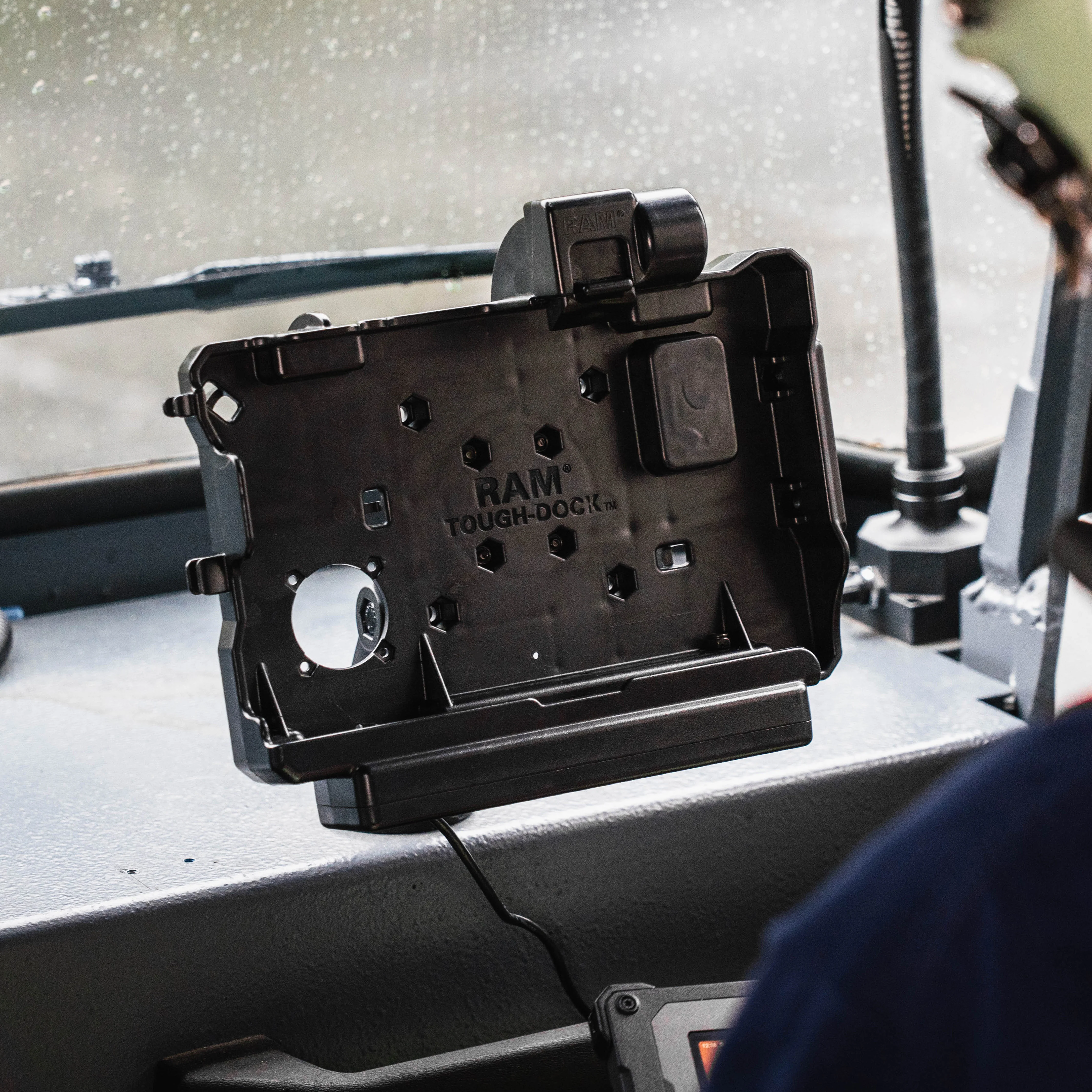 RAM® Form-Fit Powered Dock for Getac ZX80 - Image 7