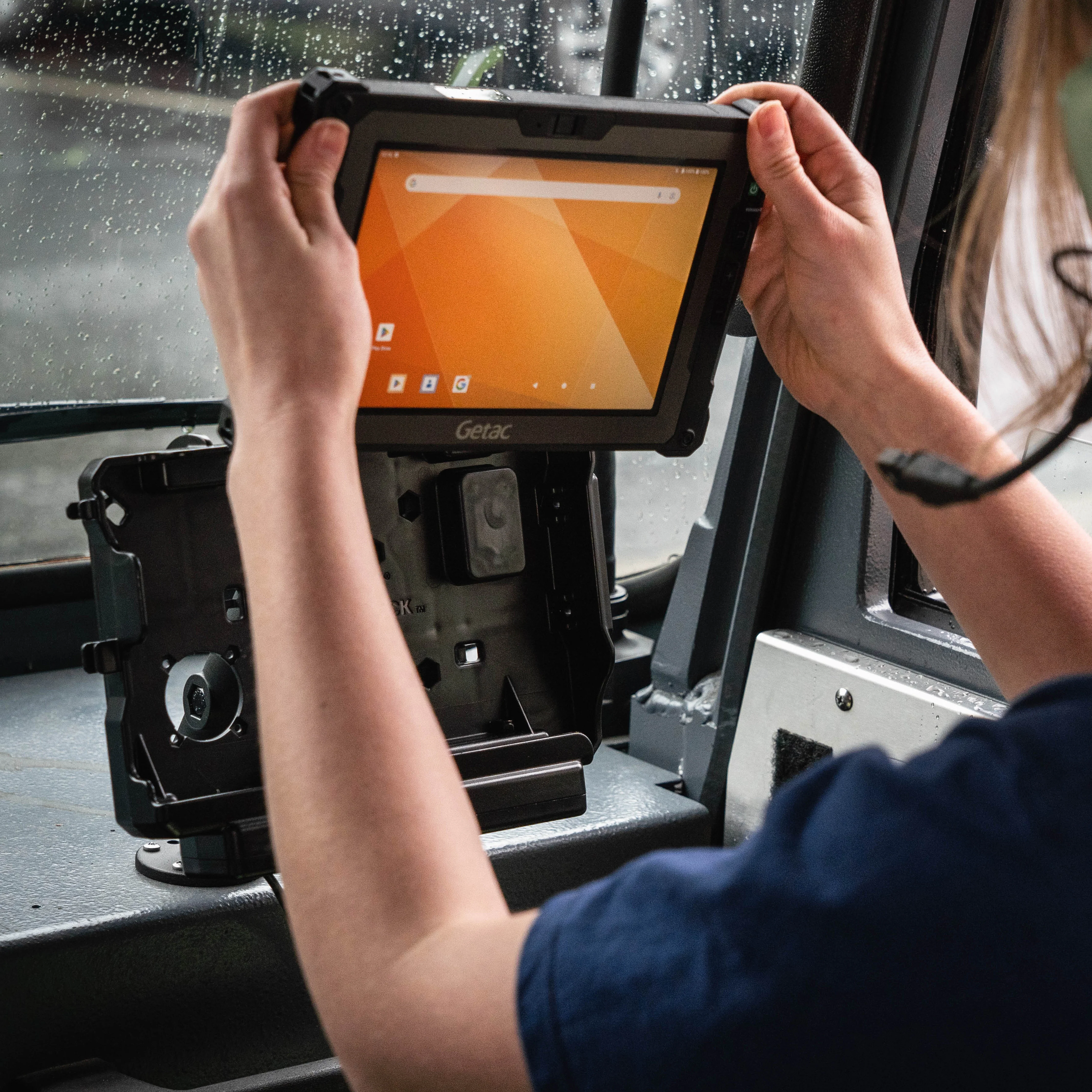 RAM® Form-Fit Powered Dock for Getac ZX80 - Image 8