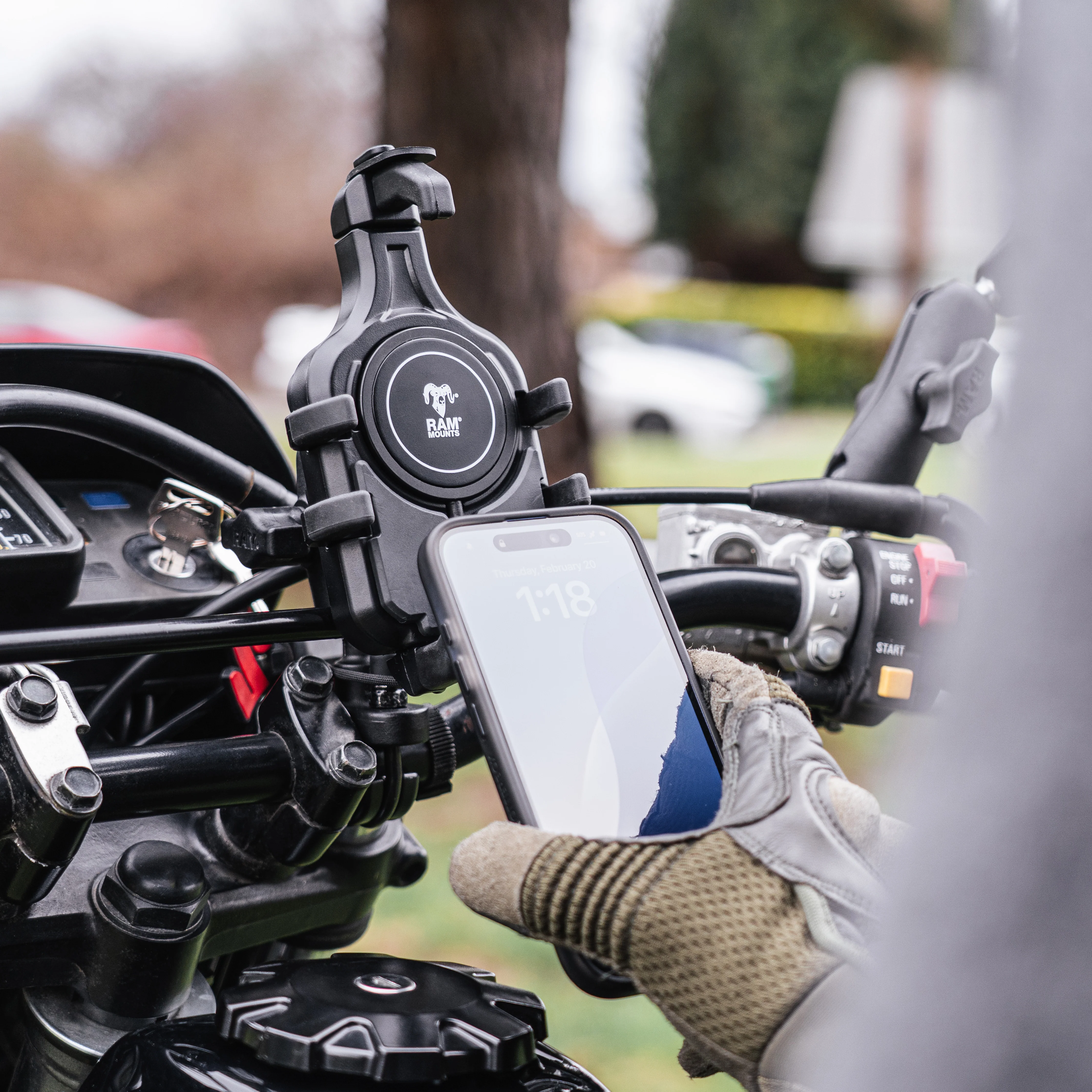 RAM® Quick-Grip™ Pro Phone Holder - Image 9