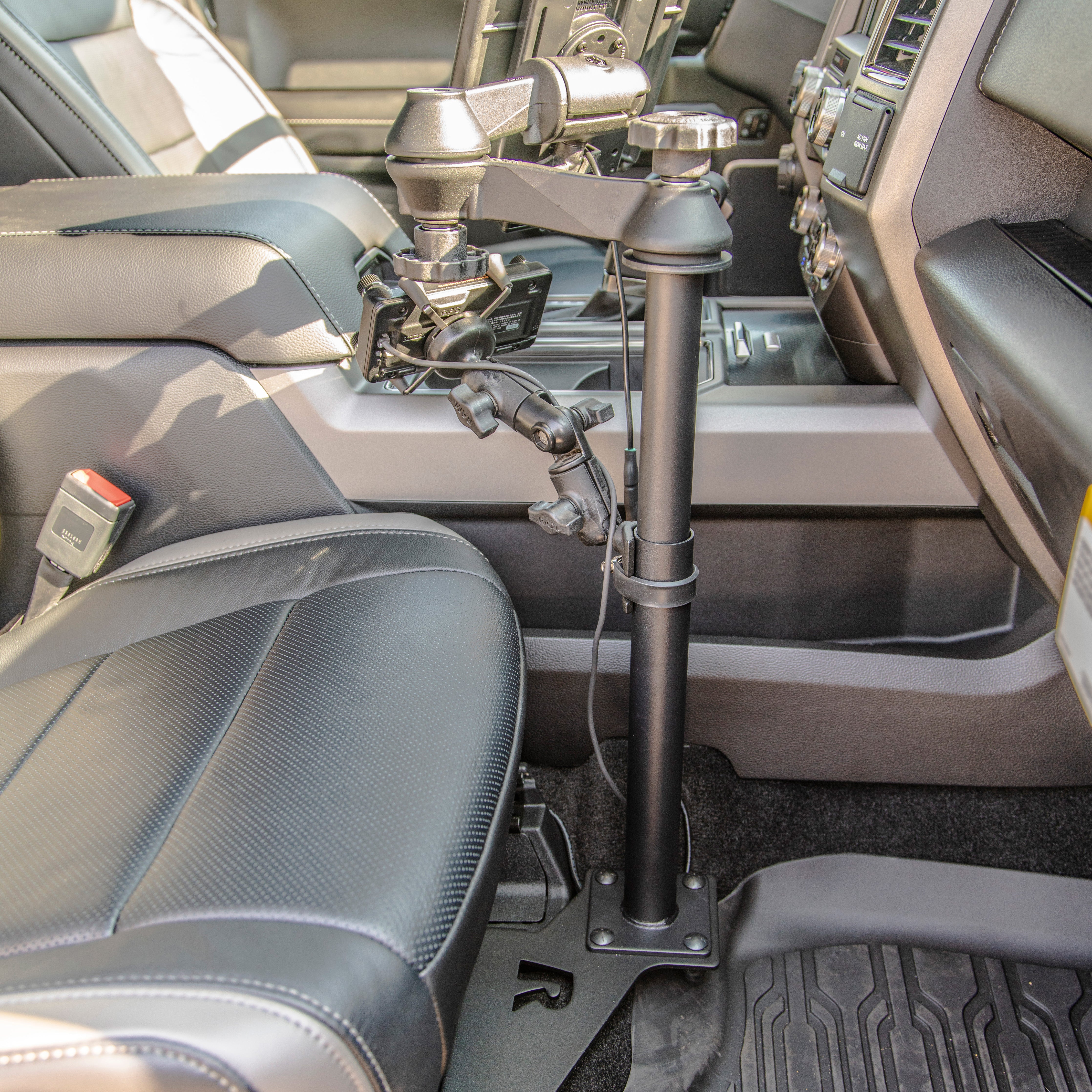 RAM® No-Drill™ Mount for '15-26 Ford F-150, ’17-26 F-250 + More - Image 4